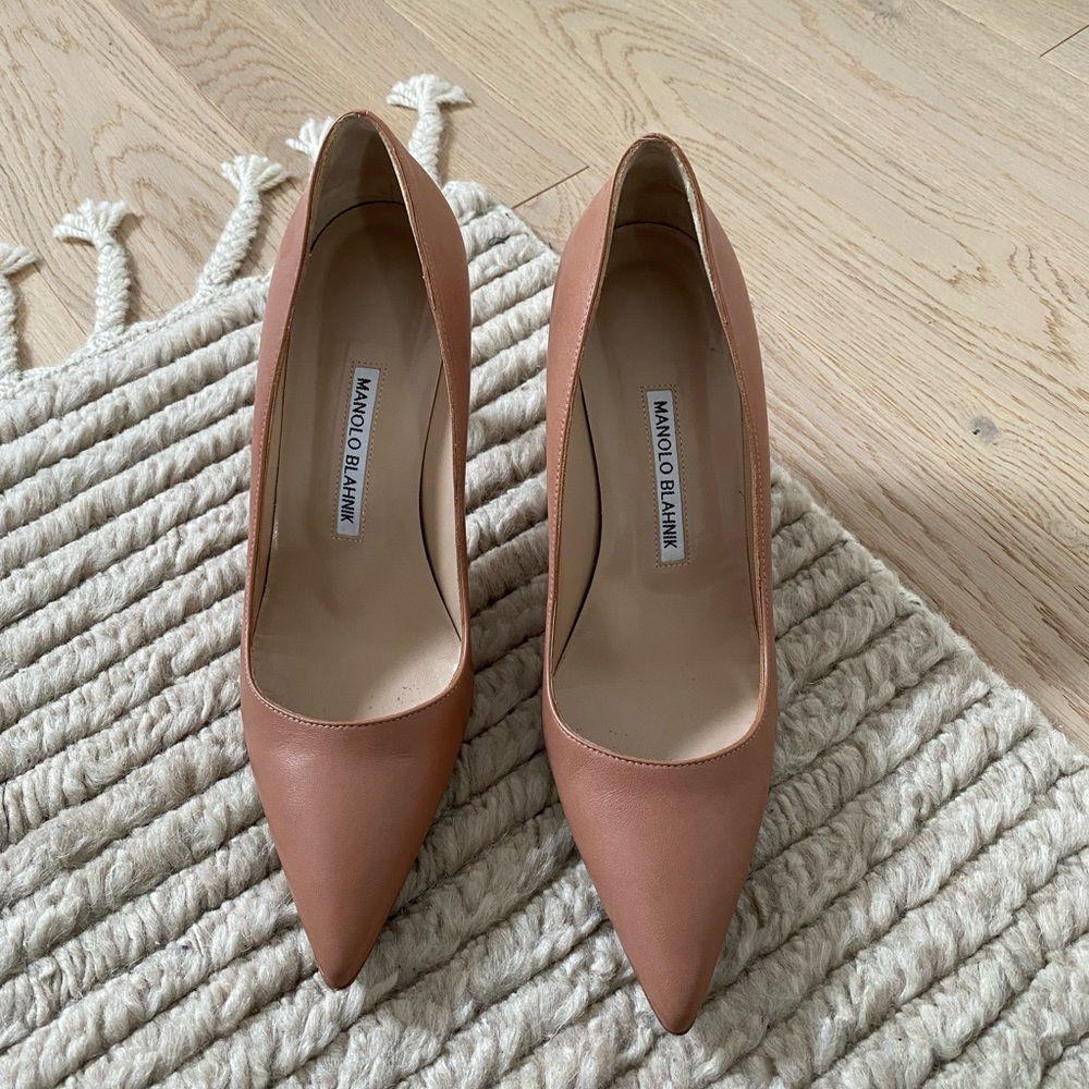 Manolo Blahnik Tan Leather Pointed Toe Pumps